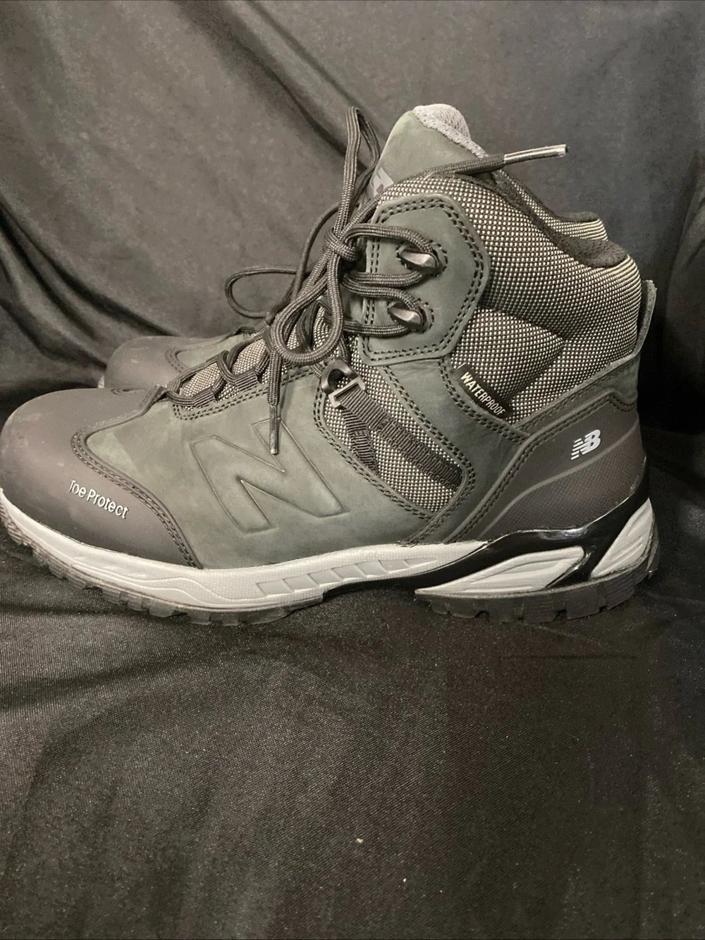 New Balance Men's Waterproof Work Boot Steel Toe size 10.5 - Gray/Black